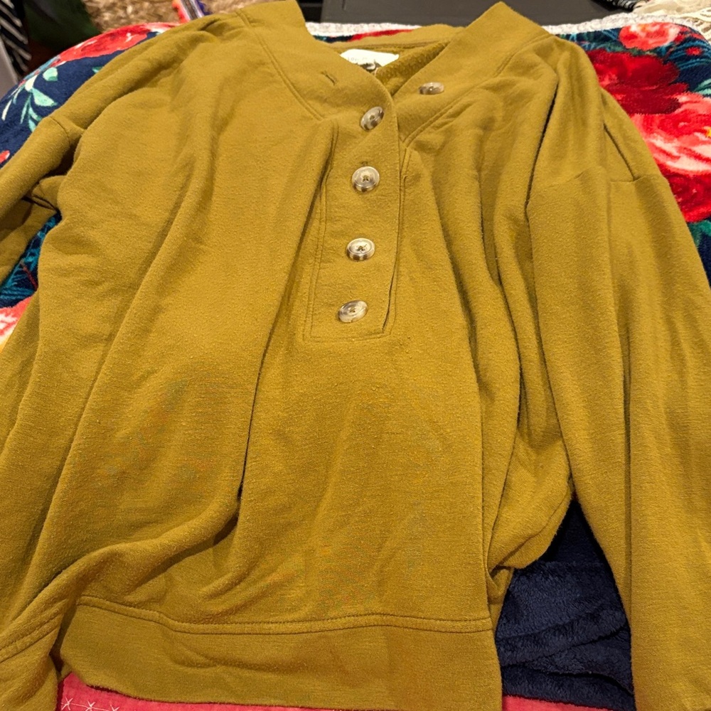 Lou & Grey Men's Olive V-Neck Sweater